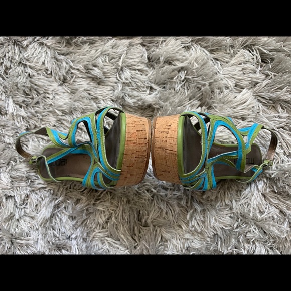 Moda Renita Wedge Platform Sandals. Size 8 - Picture 5 of 5